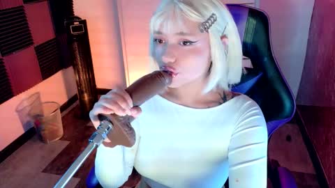 Snapshot of scarlet_gold chatting on November 6, 2025, 4:35 am scarlet_gold online show from November 6, 2025, 4:35 am