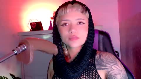 scarlet_gold online show from November 29, 2025, 10:57 pm