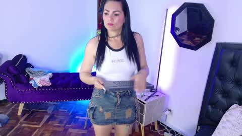 scarlet_hiit online show from June 3, 2026, 4:15 am