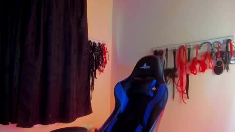 scarlet taylor kennedy online show from October 14, 2025, 10:10 pm