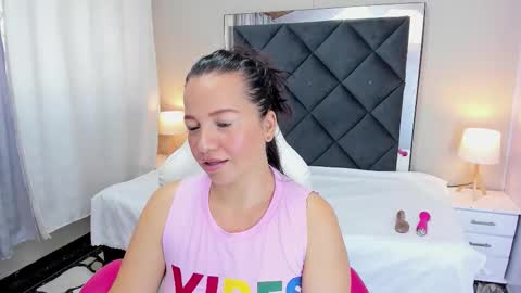 scarlet_lace1 online show from October 8, 2025, 6:27 pm