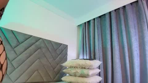 scarlet_queen7 online show from April 14, 2026, 6:47 pm