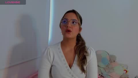 Snapshot of scarlet_rose__ chatting on October 23, 2025, 8:07 pm Scarlet online show from October 23, 2025, 8:07 pm