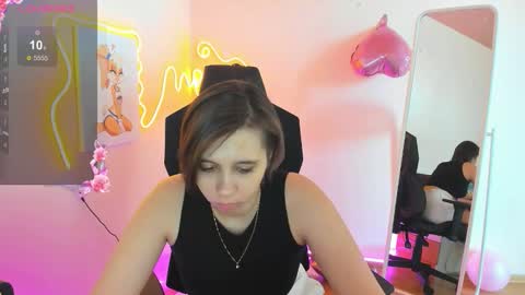 Snapshot of scarlet_sirenn chatting on February 2, 2026, 8:46 am Alexandra online show from February 2, 2026, 8:46 am