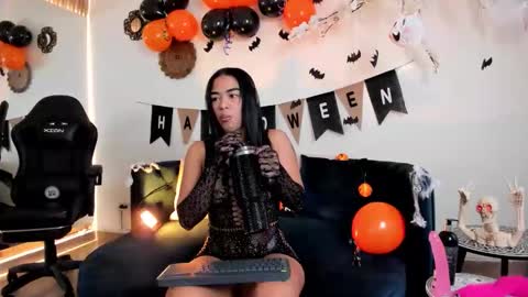 scarlet_summer_25 online show from October 4, 2025, 12:14 pm