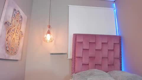 scarlet_vixen_ online show from March 19, 2026, 1:04 pm