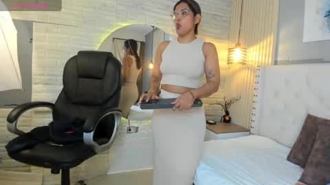 Snapshot of scarletbaker__ chatting on April 21, 2026, 11:07 pm Scarlet online show from April 21, 2026, 11:07 pm