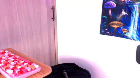 Scarlet online show from November 6, 2025, 3:46 pm