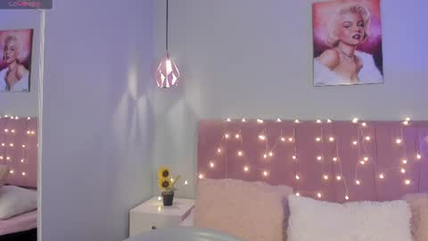 Scarlet  online show from June 16, 2026, 12:13 am