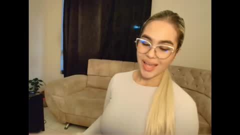 Snapshot of scarleth_baby chatting on March 4, 2026, 11:22 pm Alaia Domina online show from March 4, 2026, 11:22 pm