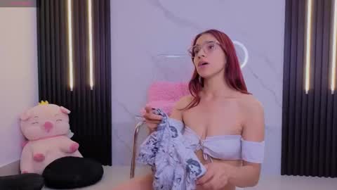 Snapshot of scarleth_red_ chatting on September 13, 2025, 12:05 pm I am Scarleth Check mi profile online show from September 13, 2025, 12:05 pm