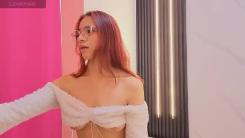 Snapshot of scarleth_red_ chatting on September 21, 2025, 12:07 pm I am Scarleth Check mi profile online show from September 21, 2025, 12:07 pm