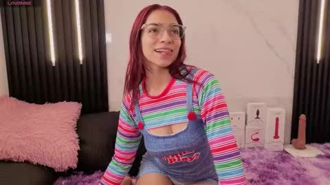 Snapshot of scarleth_red_ chatting on October 18, 2025, 12:17 pm I am Scarleth Check mi profile online show from October 18, 2025, 12:17 pm