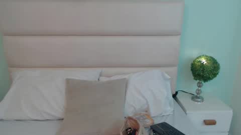 scarlet  online show from March 13, 2026, 11:50 am