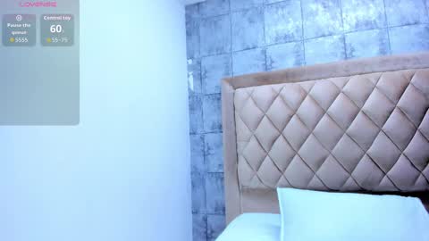 Scarlet online show from October 14, 2025, 9:48 pm