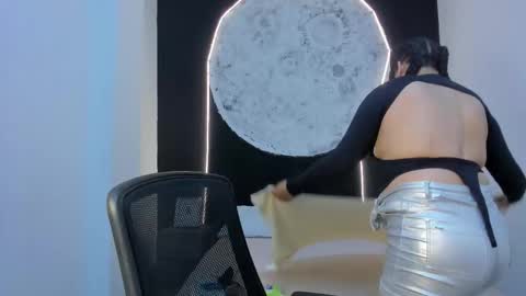 Scarlet online show from October 17, 2025, 8:33 pm