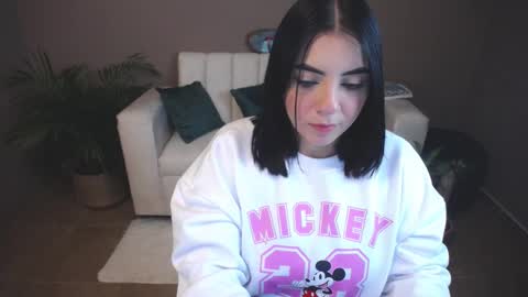 Snapshot of scarletmoon_fever chatting on January 15, 2025, 3:00 am Luna. online show from January 15, 2025, 3:00 am