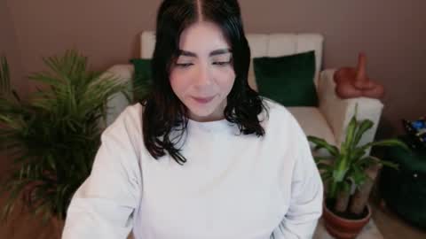 Snapshot of scarletmoon_fever chatting on September 15, 2025, 11:54 am Luna. online show from September 15, 2025, 11:54 am
