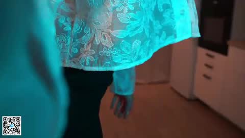 Scarlet online show from April 19, 2026, 10:01 pm