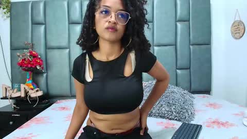 Snapshot of scarletnoir4u chatting on October 29, 2025, 2:25 am scarlet online show from October 29, 2025, 2:25 am