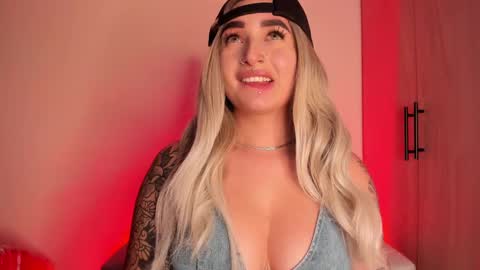 SCARLETT COLLINS online show from October 10, 2025, 5:17 am