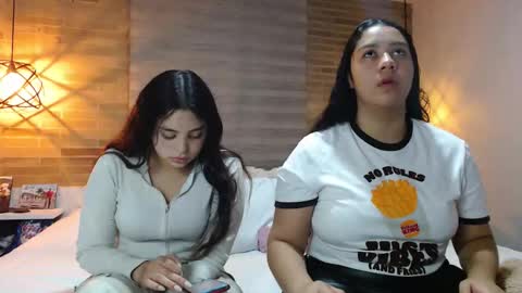 Scarlett and Jazmin online show from December 2, 2025, 8:41 am