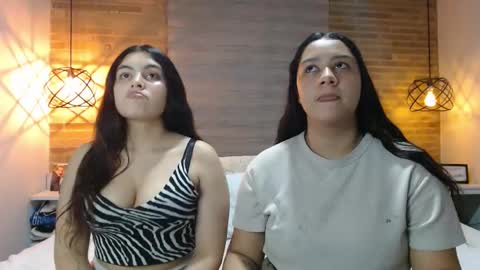 Scarlett and Jazmin online show from December 5, 2025, 9:18 am