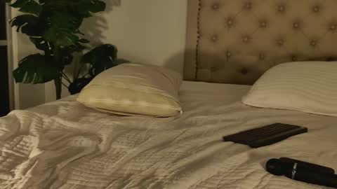 Snapshot of scarlett_grand chatting on October 28, 2025, 5:00 am Scarlett Grand online show from October 28, 2025, 5:00 am