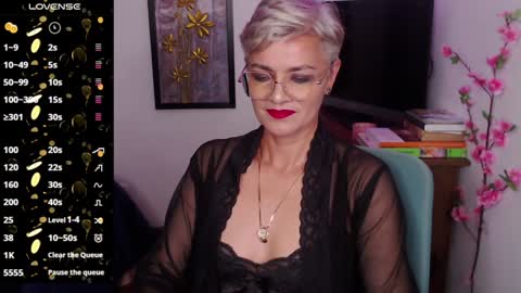 Snapshot of scarlett_paris chatting on January 6, 2025, 10:58 pm Scarlett online show from January 6, 2025, 10:58 pm