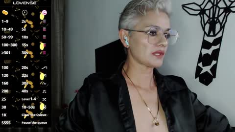 Snapshot of scarlett_paris chatting on January 19, 2025, 12:06 am Scarlett online show from January 19, 2025, 12:06 am