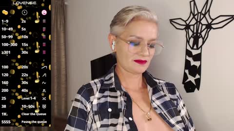 Snapshot of scarlett_paris chatting on January 29, 2025, 11:46 pm Scarlett online show from January 29, 2025, 11:46 pm