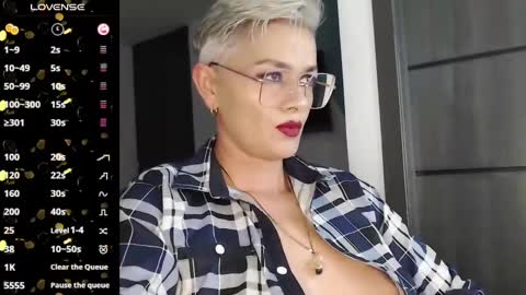 Snapshot of scarlett_paris chatting on February 21, 2025, 11:21 pm Scarlett online show from February 21, 2025, 11:21 pm