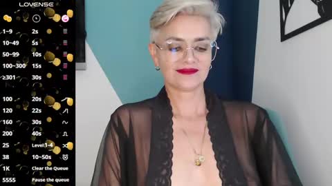Snapshot of scarlett_paris chatting on February 23, 2025, 2:18 am Scarlett online show from February 23, 2025, 2:18 am