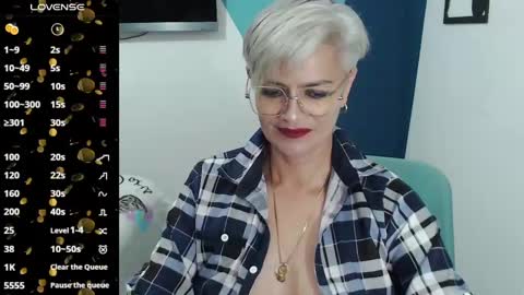 Snapshot of scarlett_paris chatting on March 11, 2025, 12:00 am Scarlett online show from March 11, 2025, 12:00 am