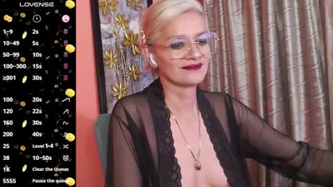 Snapshot of scarlett_paris chatting on October 10, 2025, 11:48 pm Scarlett online show from October 10, 2025, 11:48 pm
