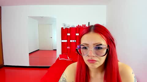 scarlett_red_11 online show from April 24, 2026, 4:31 pm