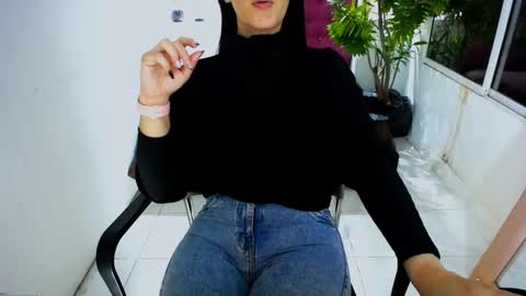 Snapshot of scarlett_sex2 chatting on September 25, 2025, 12:53 pm scarlet online show from September 25, 2025, 12:53 pm