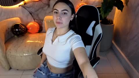 Scarlett online show from October 15, 2025, 1:55 pm