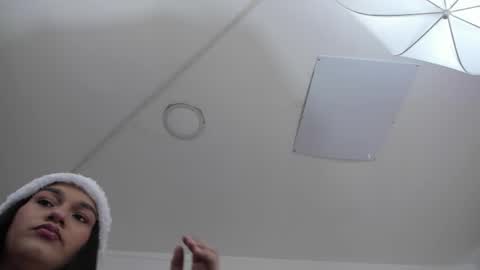 Snapshot of scarlettcan chatting on November 27, 2025, 1:35 pm ScarlettCan online show from November 27, 2025, 1:35 pm