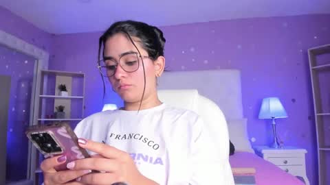 Snapshot of scarlette_15 chatting on September 25, 2025, 3:32 am Scarlette online show from September 25, 2025, 3:32 am