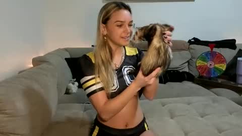 Snapshot of scarletterose_504259 chatting on October 26, 2025, 9:21 pm Scarlett online show from October 26, 2025, 9:21 pm