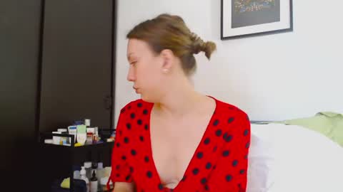 Scarlett online show from June 18, 2026, 1:26 pm