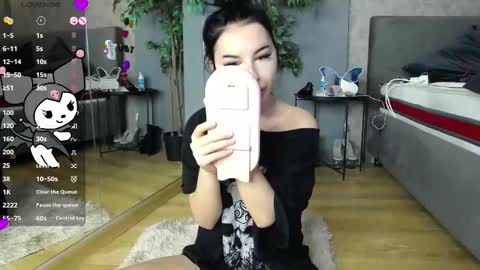 scarlettjakobs online show from October 27, 2025, 6:17 am