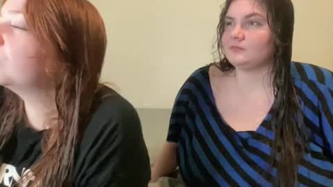 Snapshot of scarletttsinner chatting on September 25, 2025, 4:05 am scarletttsinner online show from September 25, 2025, 4:05 am