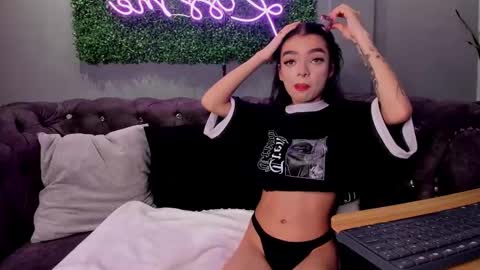 Snapshot of scarlettvelvett chatting on October 27, 2025, 6:12 pm Scarlet online show from October 27, 2025, 6:12 pm