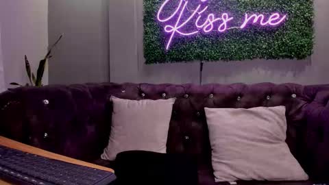 Snapshot of scarlettvelvett chatting on November 12, 2025, 5:24 pm Scarlet online show from November 12, 2025, 5:24 pm