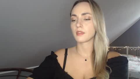 ScarlettxBlonde online show from July 7, 2026, 6:47 am