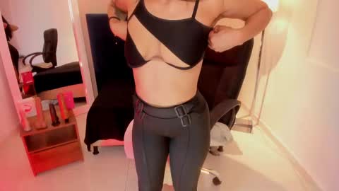 Snapshot of scarlycastelo chatting on October 2, 2025, 9:27 am scarlycastelo online show from October 2, 2025, 9:27 am