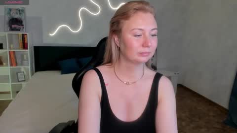 Snapshot of scent__of_woman chatting on October 15, 2025, 1:50 am Samanta online show from October 15, 2025, 1:50 am