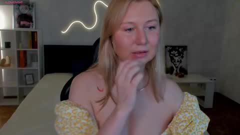 Snapshot of scent__of_woman chatting on October 20, 2025, 1:28 am Samanta online show from October 20, 2025, 1:28 am